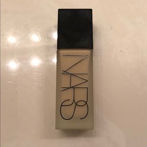 Nars all day luminous weightless foundation light3